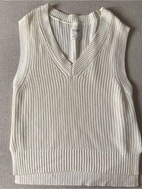 Abercrombie & Fitch Women's Cream Ribbed V-Neck Sweater Vest